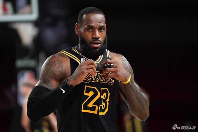 布朗32分米切尔空砍33分 凯尔特人大胜骑士1-0