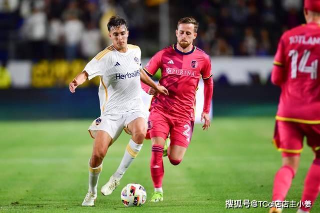 曼城跟队记者曝料：瓜迪奥拉已同意1+1的续约条款